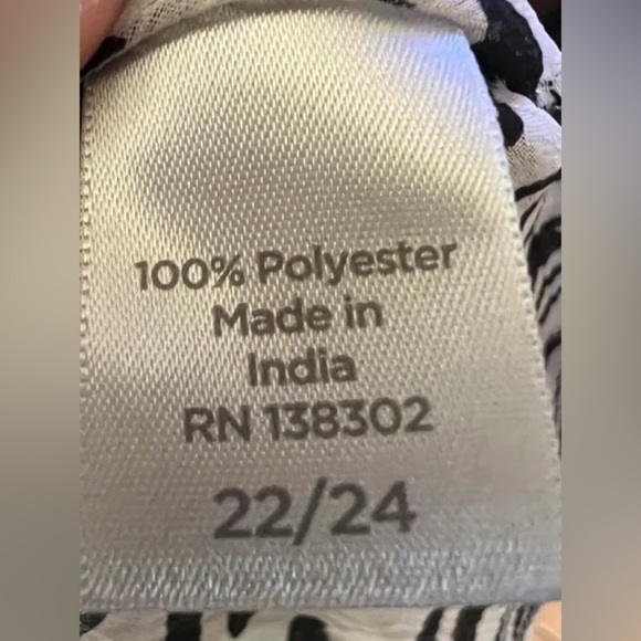 THE AVENUE BEACH COVERUP Sz. 22/24 - Picture 6 of 6